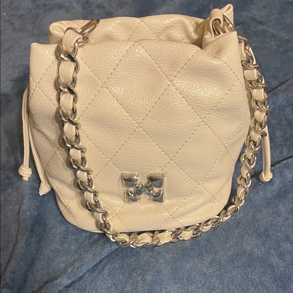 Quilted Cream Drawstring Shoulder Bag with Chain Strap